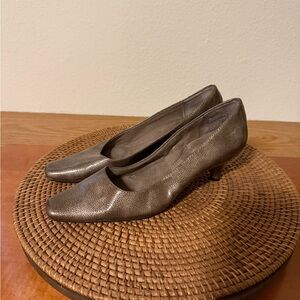 AEROSOLES Cheerful Pumps Shimmering Brown Heels